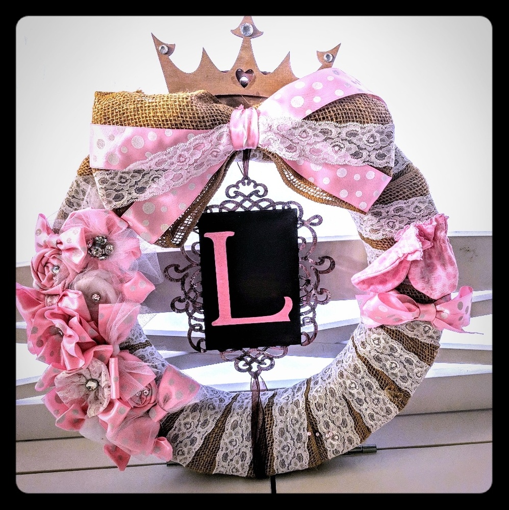 Gorgeous baby girl 'L' accessory
